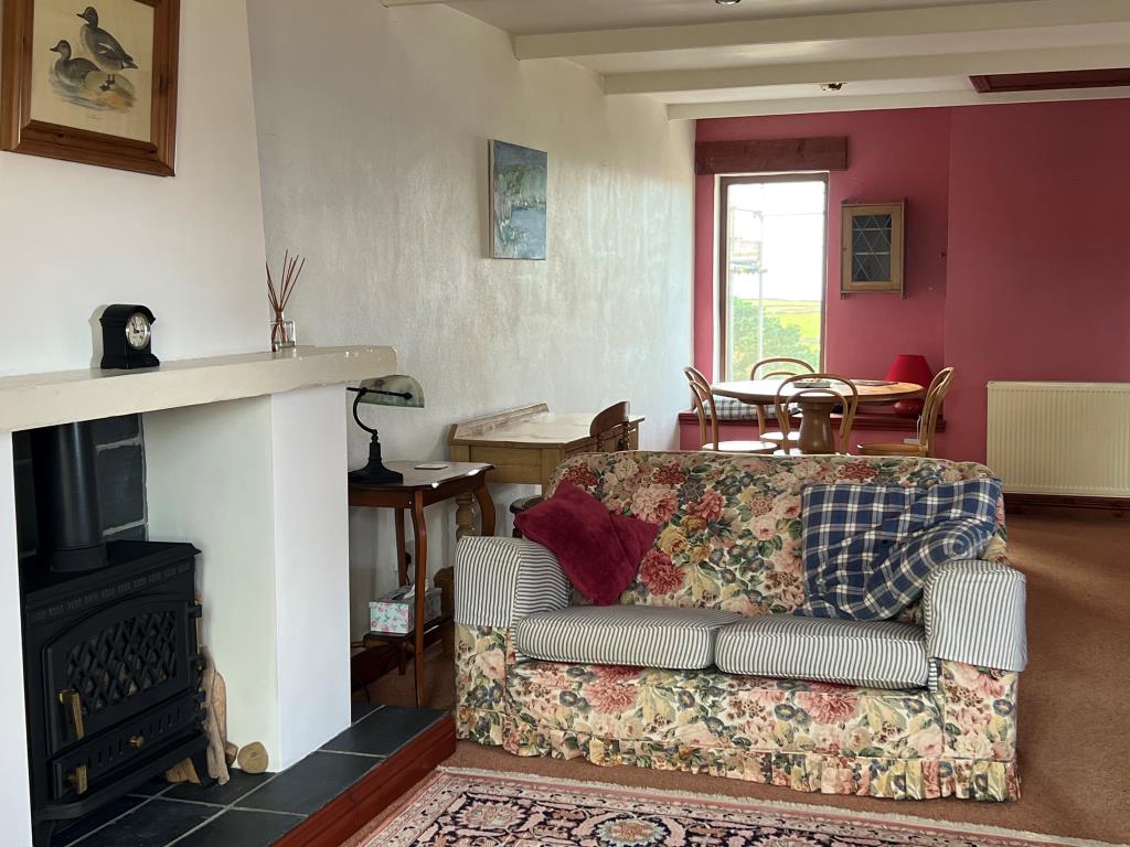 Lot: 24 - DETACHED BARN CONVERSION IN A LOVELY COUNTRYSIDE SETTING -